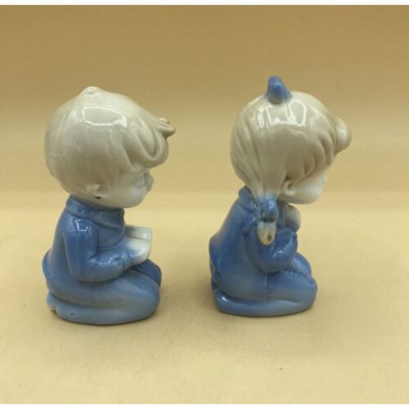 Vintage Pair of Kneeling Children Praying Blue Outfits Ceramic Japan - Picture 9 of 9